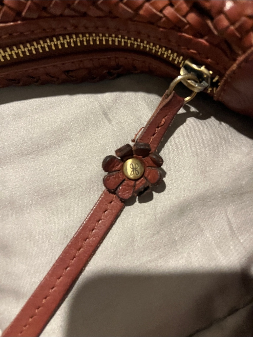 HOBO Hazel sling crossbody woven - Picture 5 of 8